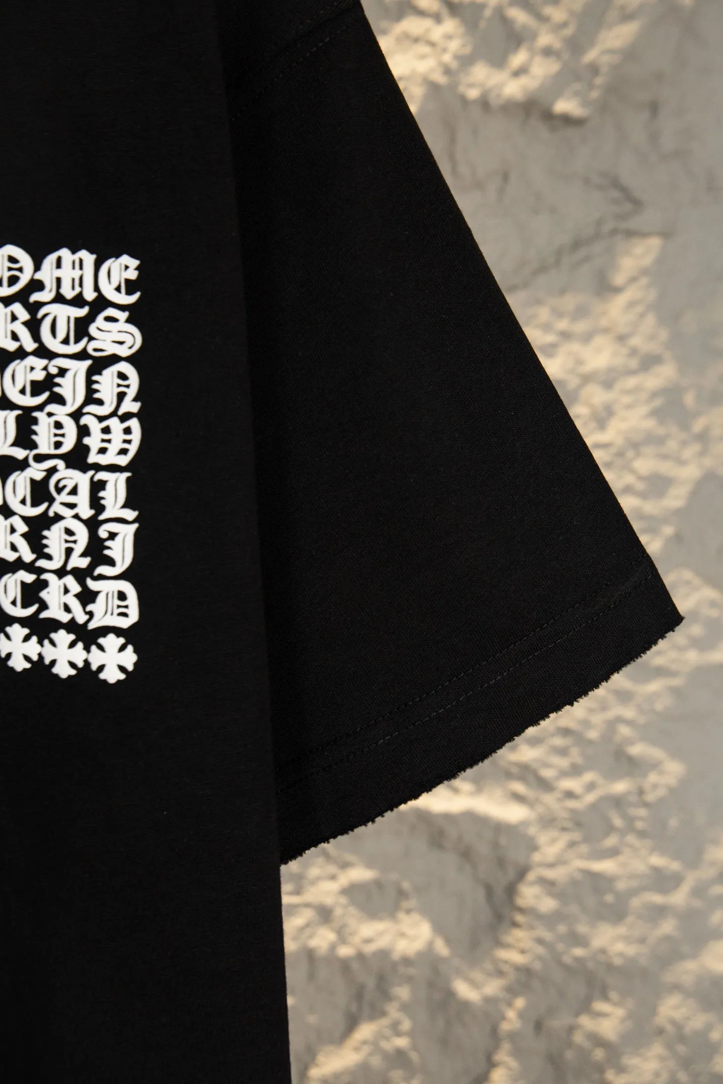 ：Y 100 Chrome Hearts 26ss New Arrival logo T Quality ！ ， ； 、 、 Classic ， ， 。 ， Breathable ， Retro 。 ， 、 ， 、 、 hold ， ， 。 ：Black White Size：S—XL